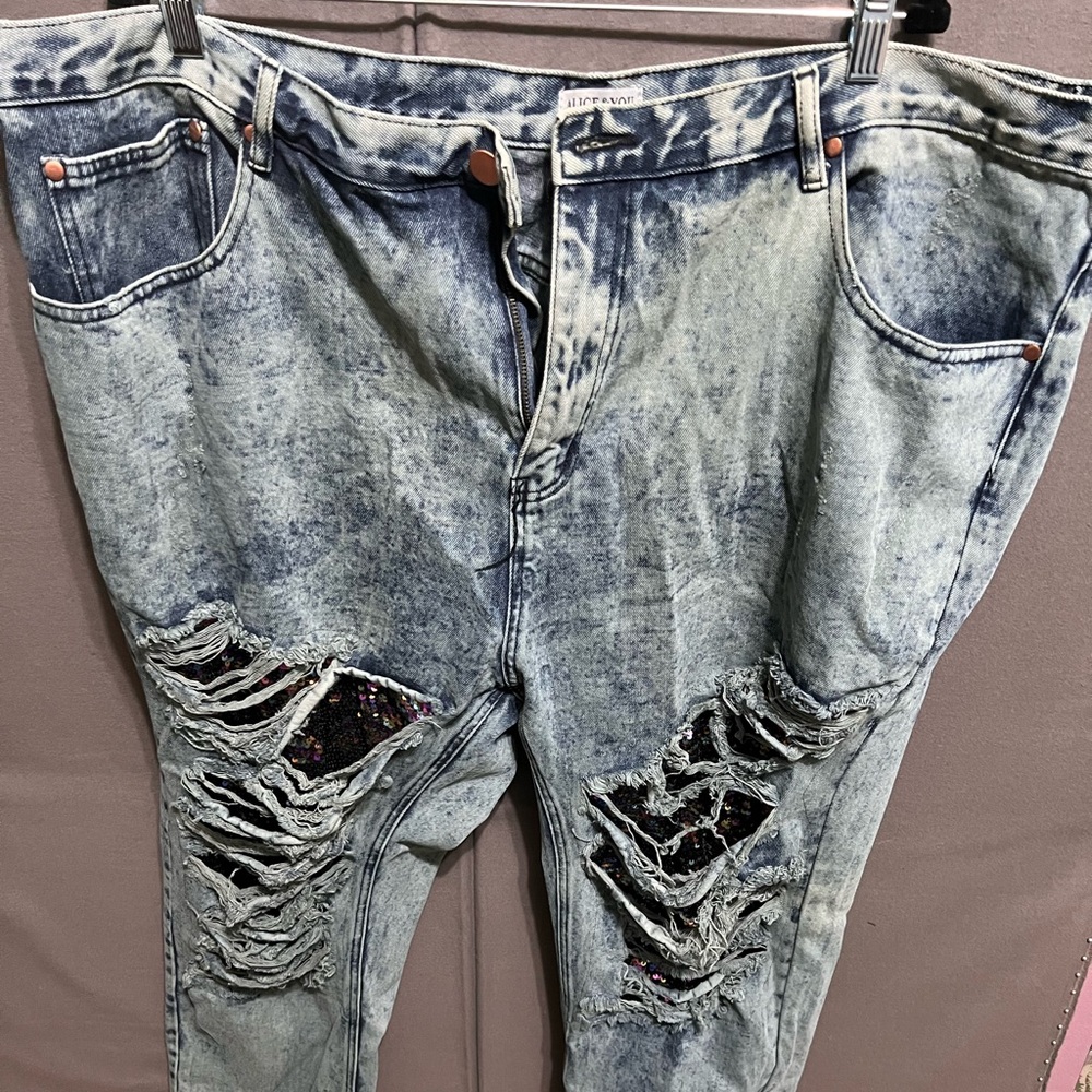 Alice & You Light Blue Distressed Jeans Lot 13